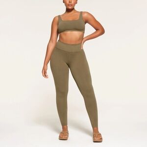 Skims Outdoor High Waisted Banded Leggings